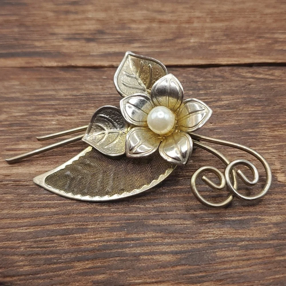 B403‎ lace and frills magnolia bloom brooch